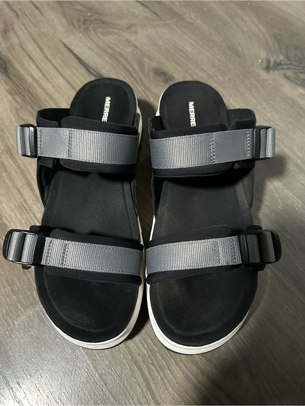 Merrell Women’s Size 11 Black Sandals with Gray Straps